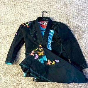 Women’s storm gi size f1 very colorful